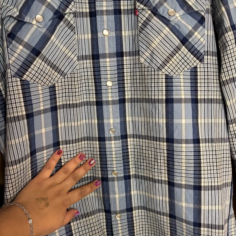 Levi's men’s‎ Light and Dark Blue Checkered Shirt size L